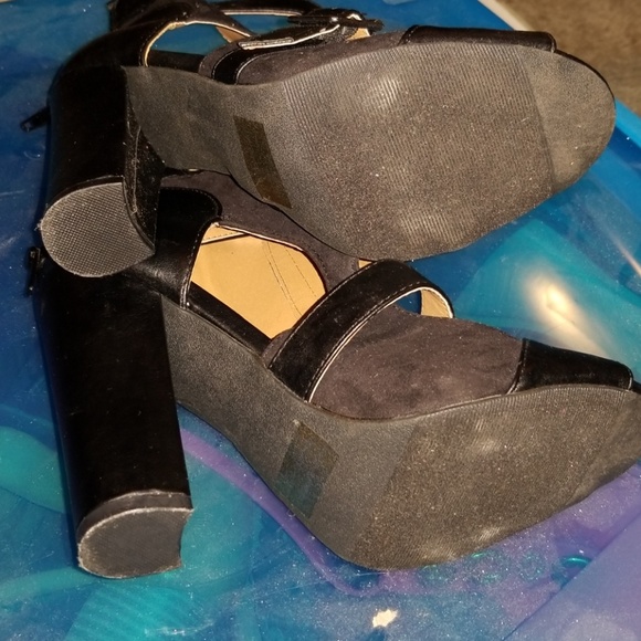 Buckle heeled shoes - Picture 4 of 4